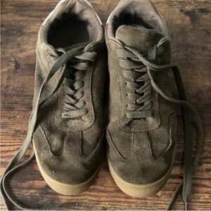 Express Men’s Olive Green Suede Sneakers Gum Sole Size 11